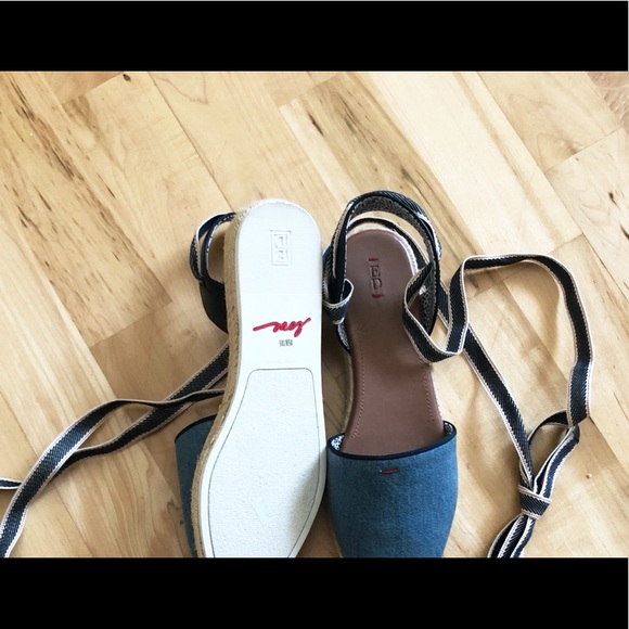 ELLEN DEGENERES LACE UP DENIM ESPADRILLES - Picture 4 of 4